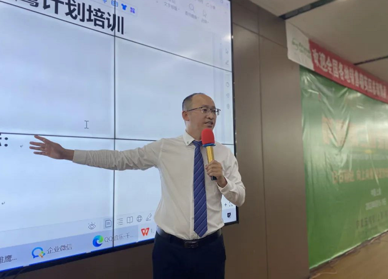 薩震節(jié)能空壓機雛鷹計劃訓(xùn)練營-程紅星講師.jpg 薩震節(jié)能空壓機雛鷹計劃訓(xùn)練營-程紅星講師.jpg