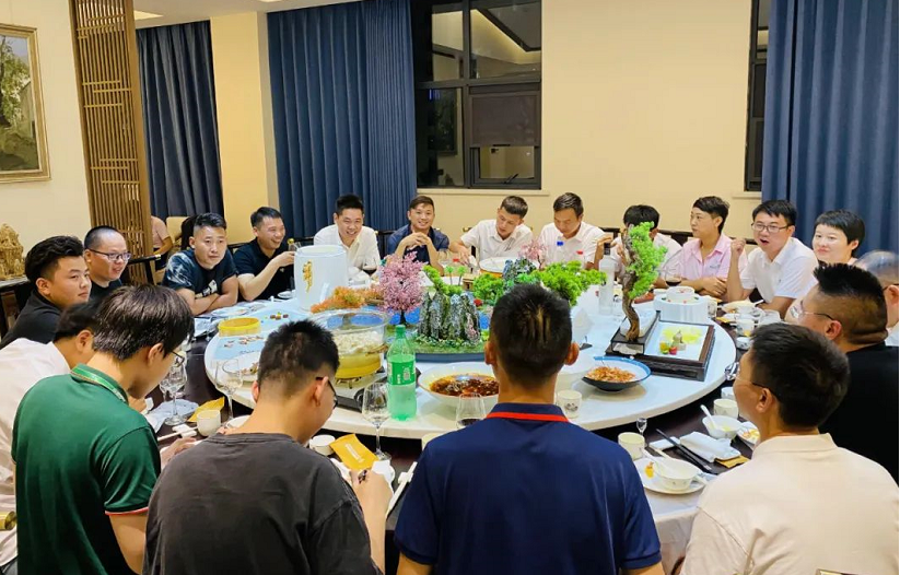 薩震節(jié)能空壓機雛鷹計劃訓(xùn)練營.jpg 薩震節(jié)能空壓機雛鷹計劃訓(xùn)練營.jpg