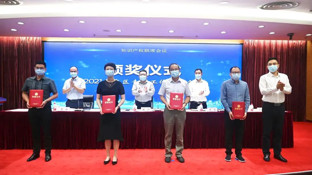 薩震節(jié)能空壓機(jī)榮獲金山區(qū)專利工作示范單位稱號(hào) 薩震節(jié)能空壓機(jī)榮獲金山區(qū)專利工作示范單位稱號(hào)